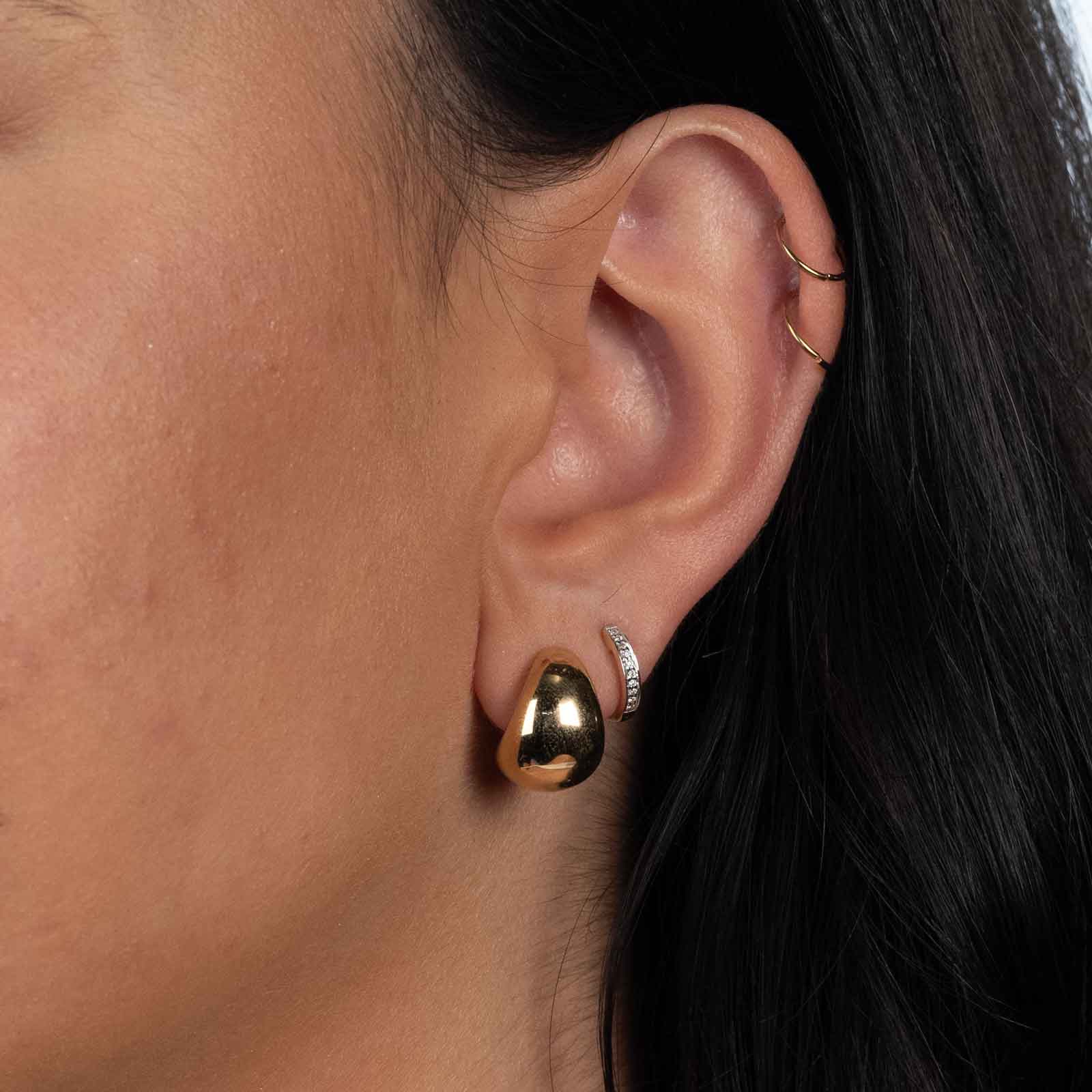 Sophisticated 18 Karat Yellow Gold Hoop Earrings