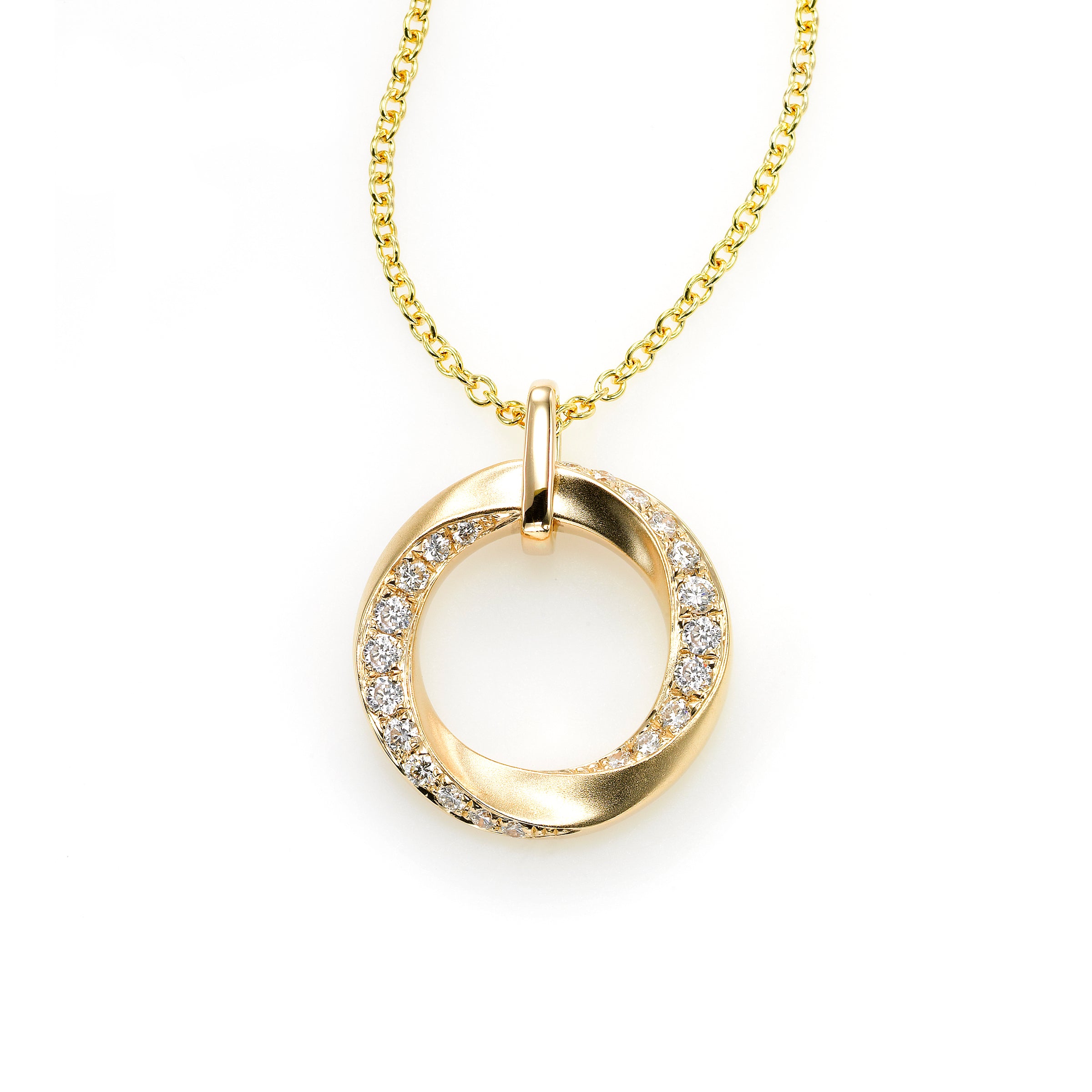 Buy Cross-CuT Circle Diamond Pendant Online | CaratLane